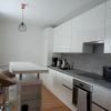 Отель Spacious, Modern 1-Bdrm Apt Near Vic & Austria Ctr, фото 7
