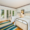 Отель Magnificant & Private Lakefront 5 Bedroom Home, фото 5