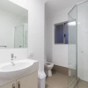 Отель Reflections by Rockingham Apartments, фото 8