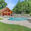 Отель Splash of Moonshine - Two Bedroom Cabin, фото 10