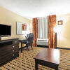 Отель Comfort Inn & Suites Cleveland в Кливленде