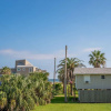 Отель Cute Beach Bungalow Walk to the Beach, фото 1