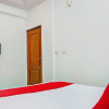 Отель OYO 12083 Hotel Champion Inn, фото 13