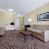 Отель La Quinta Inn & Suites by Wyndham Angleton, фото 47