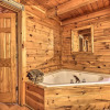 Отель Smoky Mountain Log Cabin: 7 Mi to Gatlinburg!, фото 10