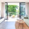 Отель Charming 2 Bdr Apartment Terrace Gordon #TL61, фото 16