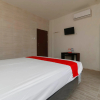 Отель RedDoorz Plus near RS Royal Prima, фото 4