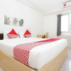 Отель OYO Flagship 910 Menara Rungkut Surabaya, фото 20