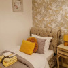 Отель Immaculate 3-bed House in Middleton, фото 2