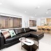 Отель Resortstyle 4BR House With Parking@werribee, фото 12