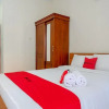 Отель RedDoorz near Mertasari Beach, фото 13