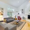 Отель Modern & Spacious Home - 6 Mi to Dtwn South Bend, фото 1