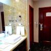 Отель Kaifeng Dong Jing International Business Hotel в Кайфыном