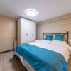Отель Zizaiju Serviced Apartment (Greenland Peak Shanghui Branch), фото 4