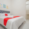 Отель RedDoorz Near Ciputra Golf Surabaya, фото 19