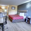 Отель Econo Lodge at Military Circle, фото 26