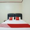 Отель OYO 92464 Efniati Homestay Syariah, фото 8
