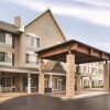 Отель Country Inn & Suites by Radisson, West Bend, WI, фото 21