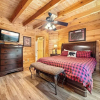 Отель Moonlight and Memories - Two Bedroom Cabin, фото 3