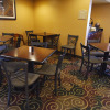 Отель Cobblestone Inn & Suites - Harper, фото 8