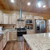 Отель Bear Ridge 3 Bedroom Cabin by Redawning, фото 26