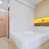 Отель Cozy And Simply Look Studio Room Apartment At B Residence, фото 6