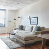 Отель Stylish 1BR + Train | Theatre District | Evonify, фото 9
