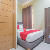Отель RedDoorz Plus near Syamsudin Noor Airport 3, фото 3
