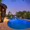 Отель The Bali Hut on the Waters of the Central Gold Coast Apartment 5, фото 13