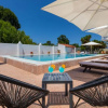 Отель Villa Paradiso: Near beach, superb pool and garden, фото 22