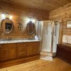 Отель Deluxe log Cabin! Pet and Motorcycle Friendly - Enjoy Nature With Family and Friends! 3 Bedroom Cabi, фото 9