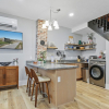 Отель Downtown Getaway - Unit A, фото 5