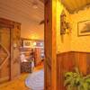 Отель Lone Pine Lodge - 2 Br Cabin, фото 6