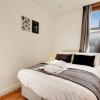 Отель WelcomeStay Tooting Broadway 3 Bedroom Apartment, фото 2