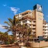 Отель Windward Passage Holiday Apartments Golden Beach, Caloundra на пляже Golden Beach