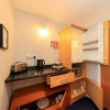 Отель Large Central Spacious Studio Apartment With High Ceilings, фото 8
