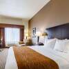 Отель Comfort Inn & Suites Lawrence - University Area, фото 28