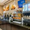 Отель Comfort Inn & Suites Northeast - Gateway, фото 12