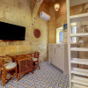 Отель Deluxe Studio in a 900 yr old Luxury Home - 1, фото 3