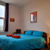 Отель Bright, character 3 bed Apartment: 7 mins walk to sea, фото 3