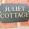 Отель Juliet Cottage HOT TUB Sleeps 3 Singles or Double, фото 1