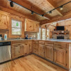 Отель Wilderness Lodge, 3 Bedrooms, Loft, Hot Tub, Sleeps 14, фото 9