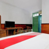 Отель OYO 94082 Hotel Gurita, фото 12