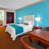 Отель Howard Johnson Hotel & Suites by Wyndham Pico Rivera в Пико-Ривере