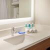 Отель Holiday Inn Express & Suites Corona, фото 8