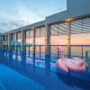 Отель Brand New 2bdr Suite Rooftop Pool, фото 18