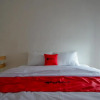 Отель RedDoorz @ Demangan Sari Residence, фото 12