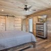 Отель Mountain Holly Lodge 5 Bedroom Cabin by RedAwning, фото 4