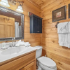 Отель Moonlight and Memories - Two Bedroom Cabin, фото 8