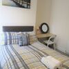 Отель Spacious Apartment Heaton, фото 9